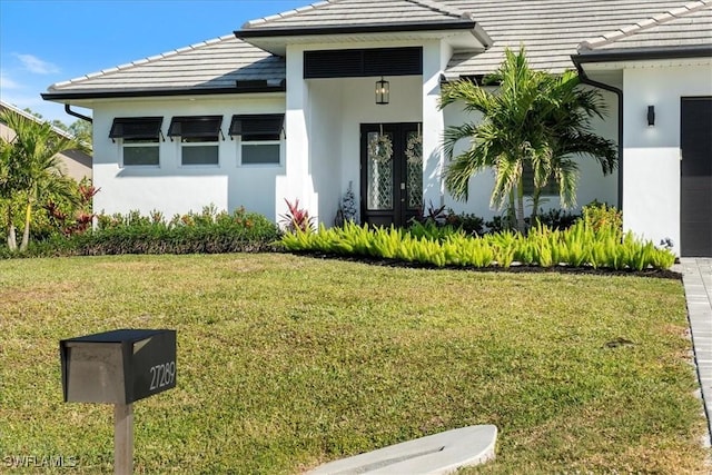 view of front facade with a front yard