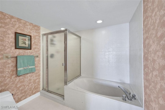 990 Cape Marco Dr Unit 1102, Marco Island, FL 34145 - full bath with wallpapered walls, a garden tub, a stall shower, toilet, and baseboards