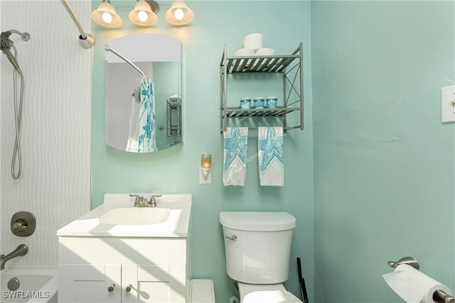 full bathroom with shower / bath combo with shower curtain, vanity, and toilet