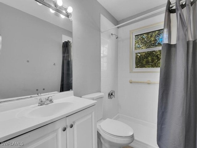 bathroom with a shower with shower curtain, vanity, and toilet