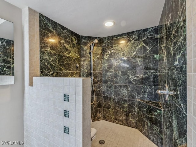 bathroom featuring tiled shower