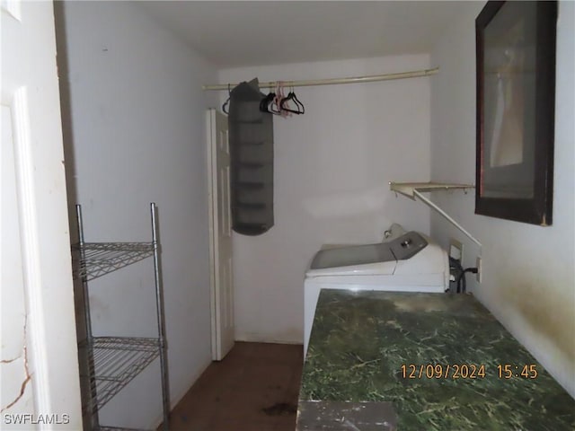 laundry room featuring washer and clothes dryer