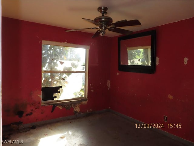 unfurnished room featuring ceiling fan