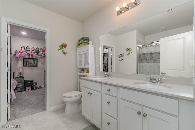 bathroom with a shower with curtain, vanity, and toilet