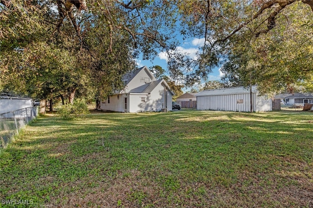 view of yard with an outdoor structure