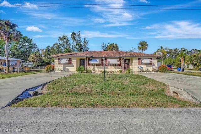 ranch-style house featuring a front lawn