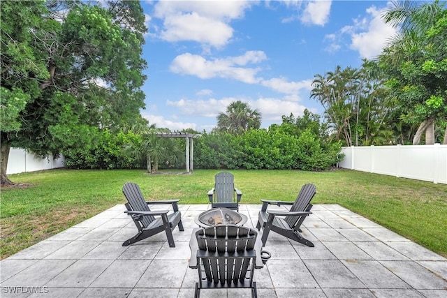 view of patio with a fire pit