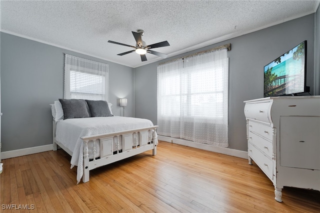 bedroom featuring a textured ceiling, light hardwood / wood-style floors, and ceiling fan