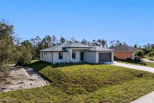 view of front of home featuring a front yard and a garage