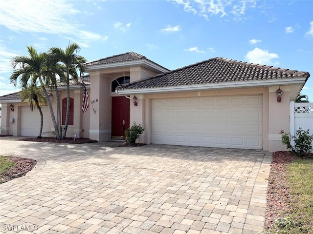 view of front facade featuring a garage