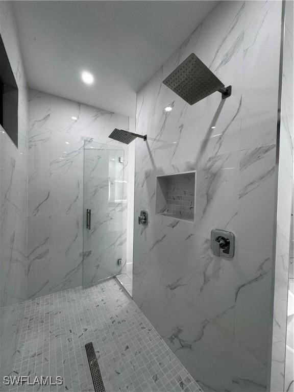 bathroom featuring tiled shower