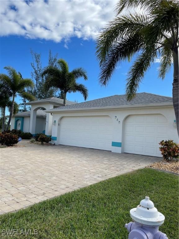 view of front of home featuring a garage