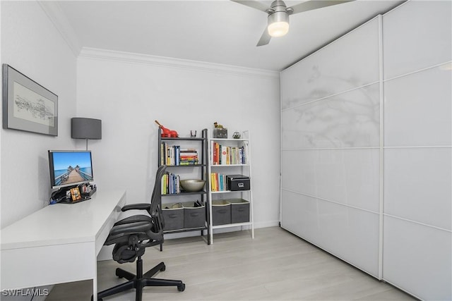 office with light wood-style flooring, ornamental molding, and ceiling fan