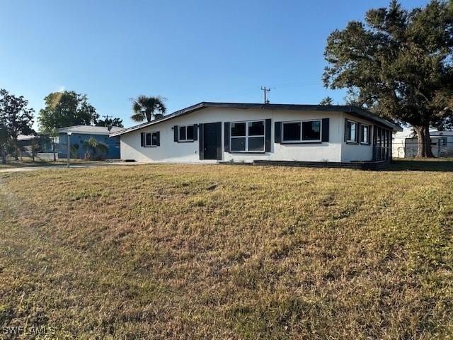 single story home with a front lawn