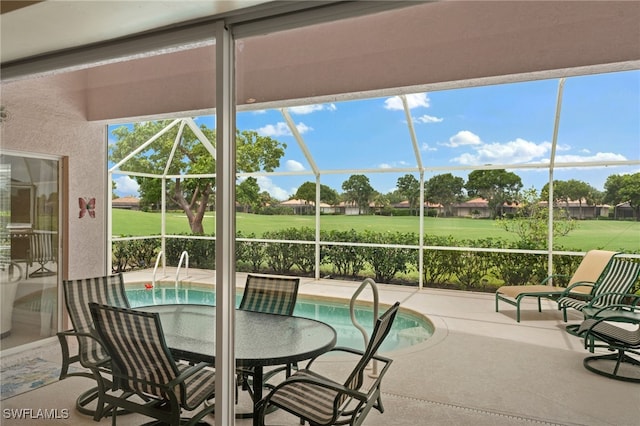 sunroom / solarium featuring a pool