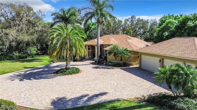 view of front of house featuring a front yard and a garage