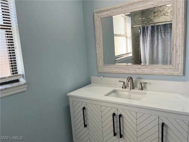 bathroom featuring a shower with curtain and vanity