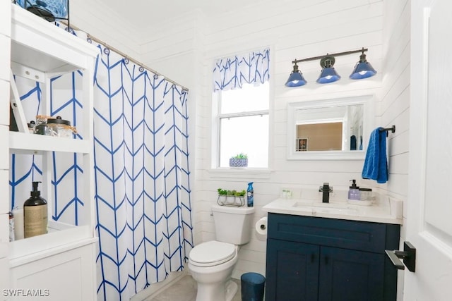 bathroom featuring a shower with curtain, vanity, and toilet