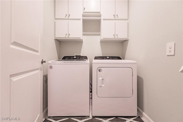 washroom featuring cabinets and washing machine and dryer