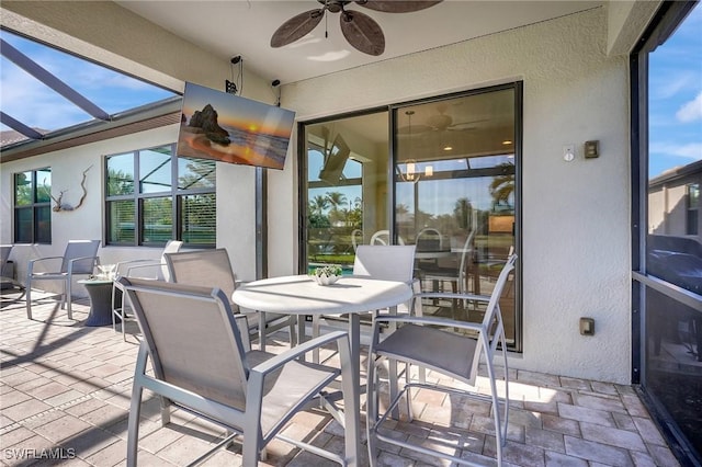 sunroom with ceiling fan