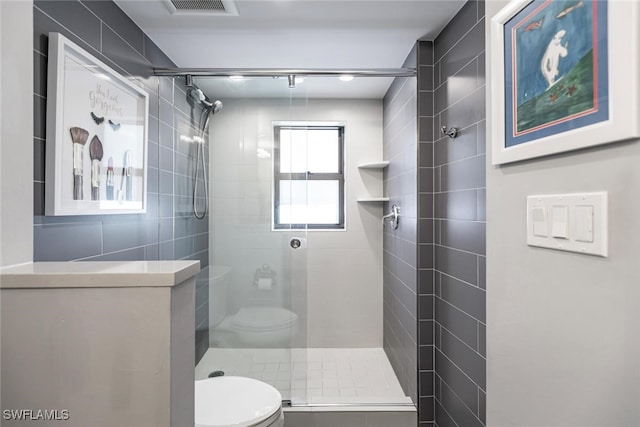 bathroom with toilet and tiled shower