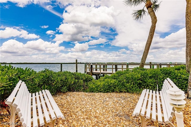 view of yard featuring a water view