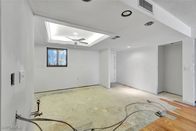 unfurnished room with wood-type flooring and ceiling fan