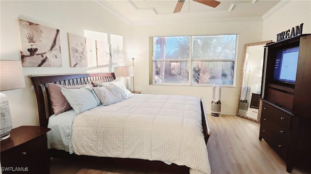 bedroom featuring light hardwood / wood-style floors, ceiling fan, and ornamental molding