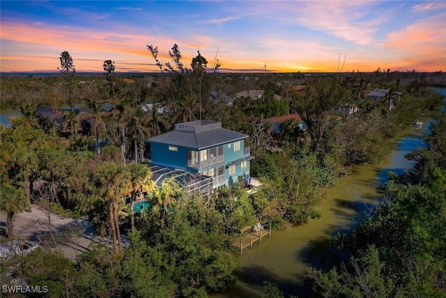 view of aerial view at dusk