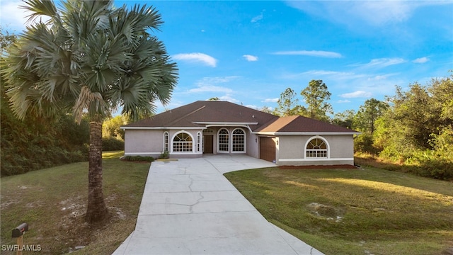 view of front of home featuring a front lawn