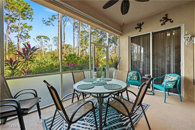 sunroom with ceiling fan