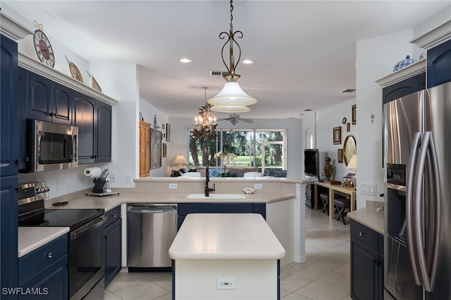 kitchen with sink, a kitchen island, stainless steel appliances, and blue cabinets