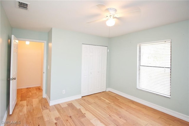 unfurnished bedroom featuring light wood-type flooring, a closet, and ceiling fan