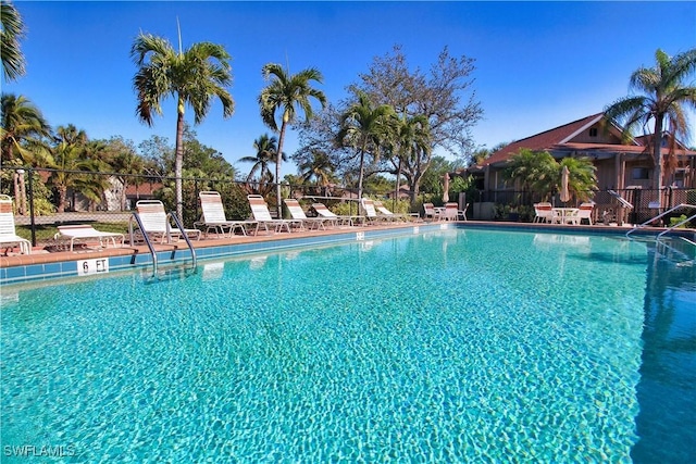 view of swimming pool