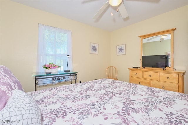 bedroom with ceiling fan