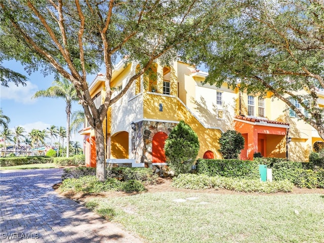 view of front of home with a front lawn