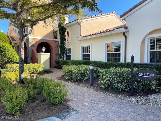 view of front of property