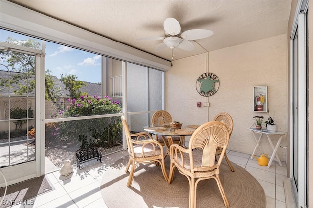 sunroom featuring ceiling fan