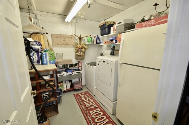 laundry room featuring independent washer and dryer