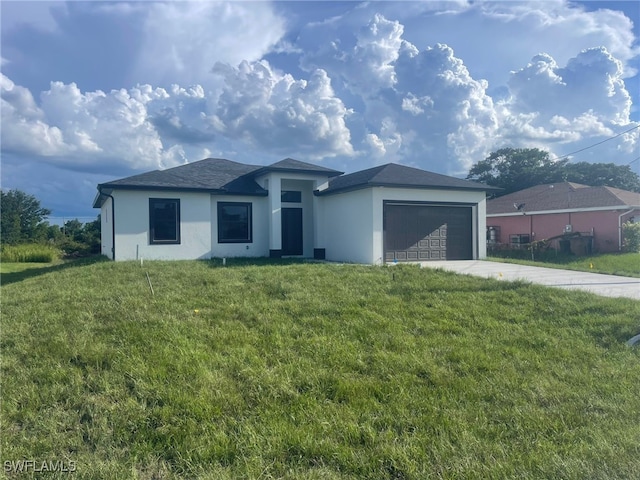 view of front facade featuring a front yard and a garage