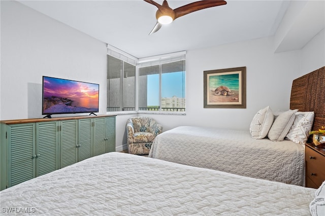 bedroom featuring ceiling fan