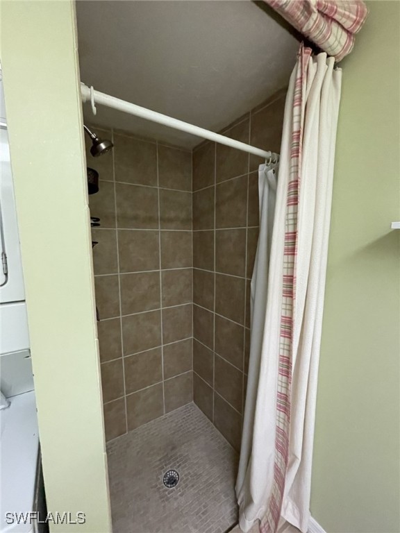 bathroom featuring a shower with curtain