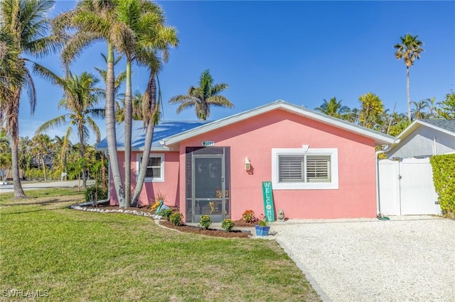 view of front of house with a front lawn