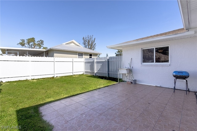 view of yard featuring a patio