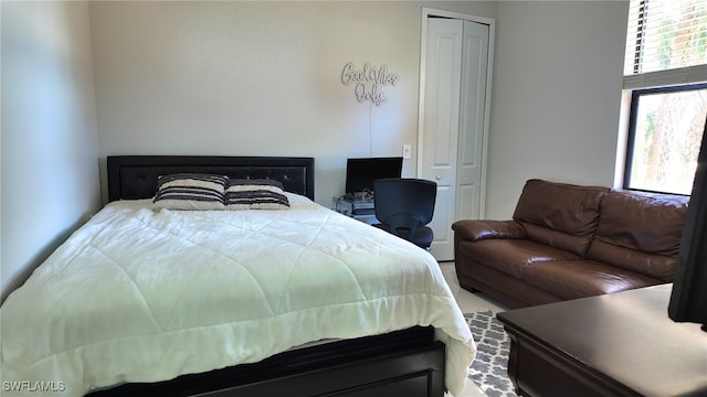 bedroom with a closet