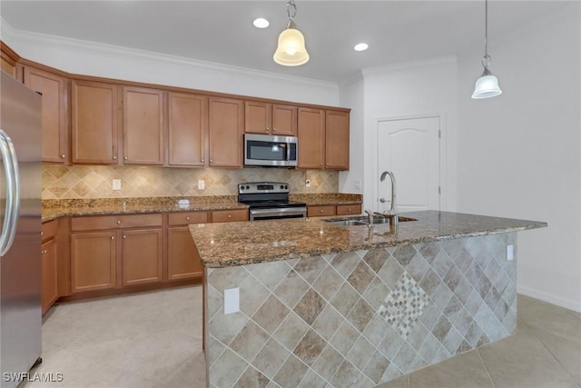 kitchen with crown molding, a kitchen island with sink, pendant lighting, and stainless steel appliances