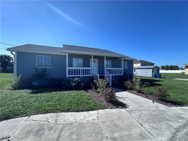 ranch-style house featuring a front lawn and covered porch