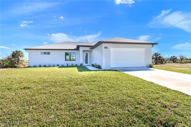 view of front facade with a garage and a front yard