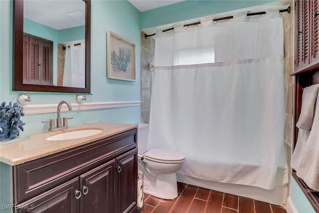 full bathroom featuring shower / tub combo with curtain, vanity, and toilet