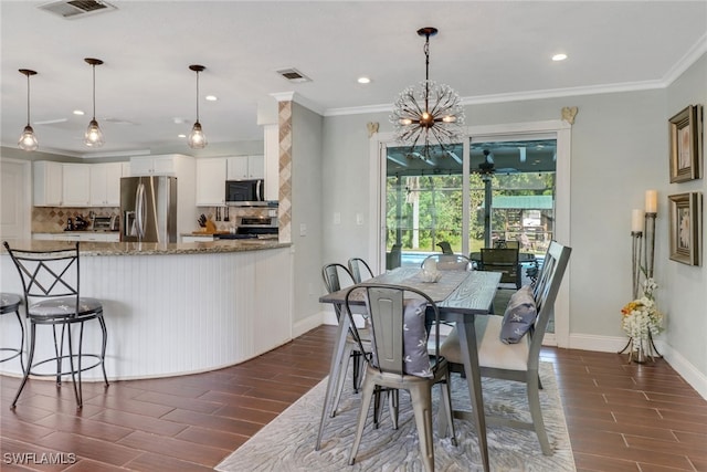 dining area featuring crown molding and a notable chandelier